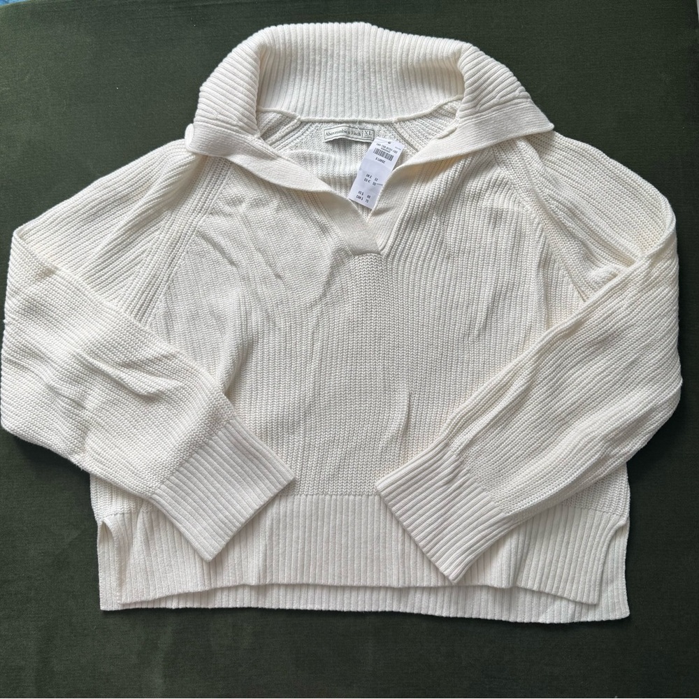 NWT Women’s Abercrombie & Fitch Sweater